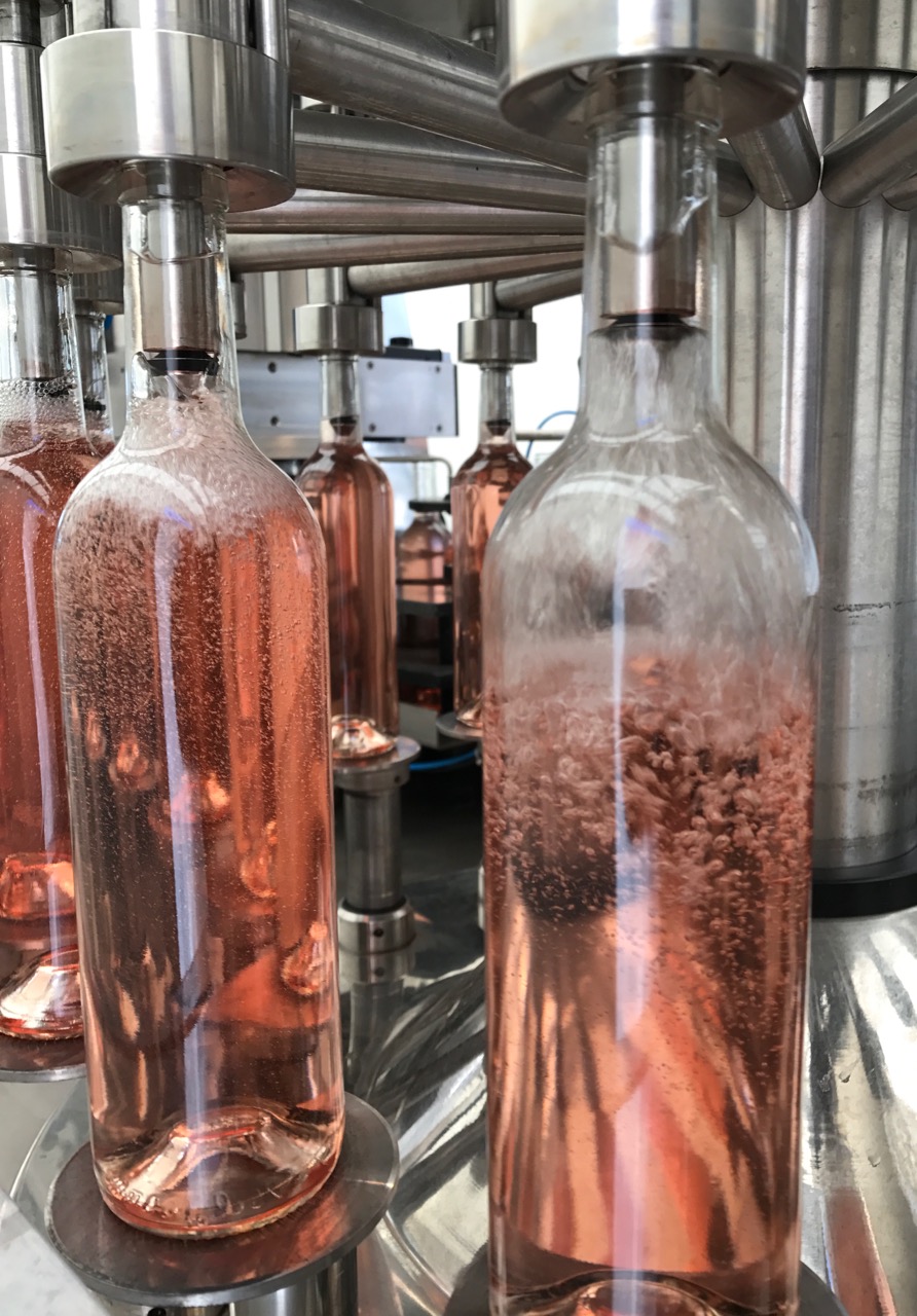 Rosé wine bottling process
